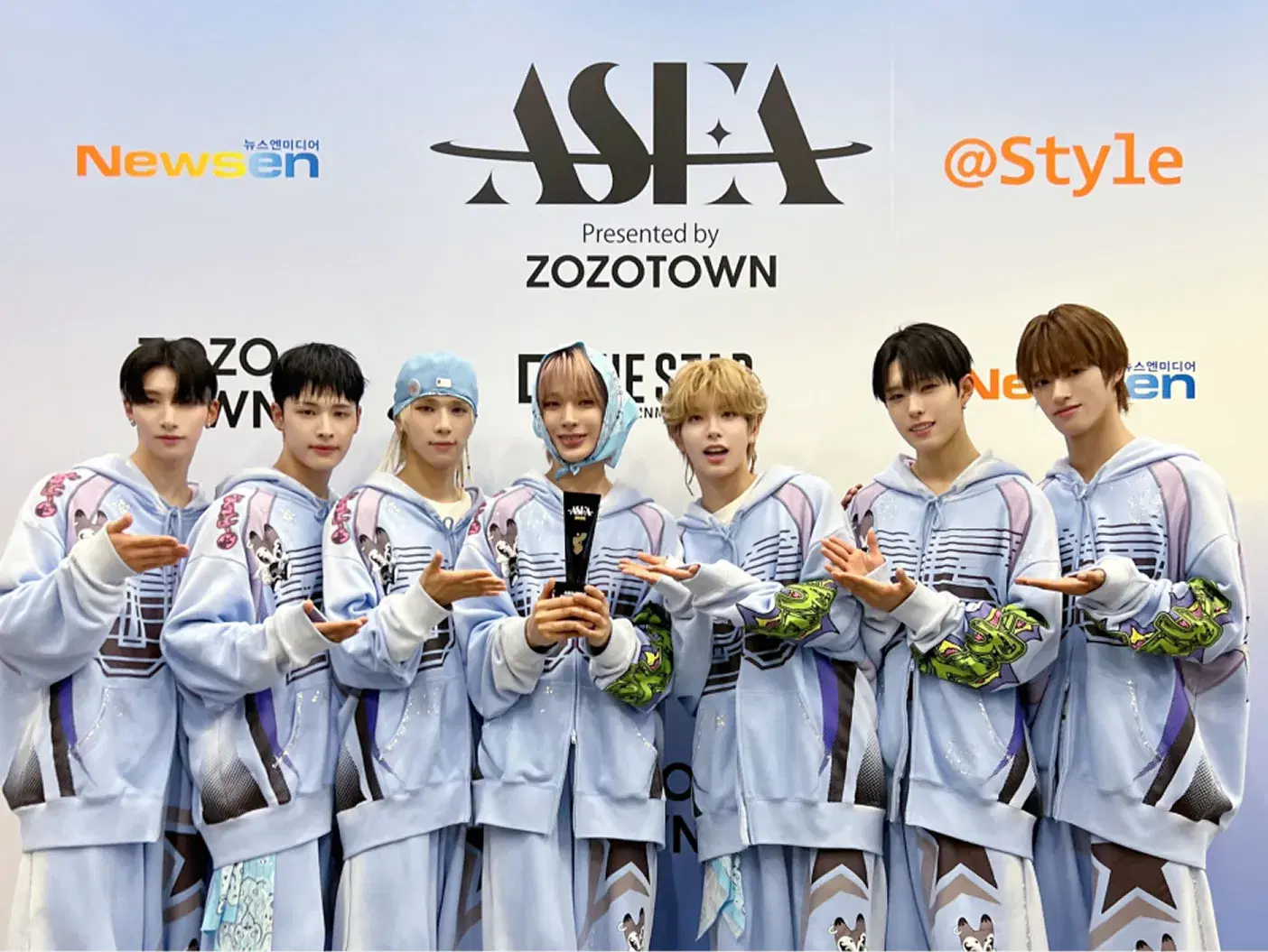 'JYP 보이그룹' NEXZ, 'ASEA 2025'서 신인상 수상! "열심히 해서 더욱 멋진 아티스트가 되겠다"