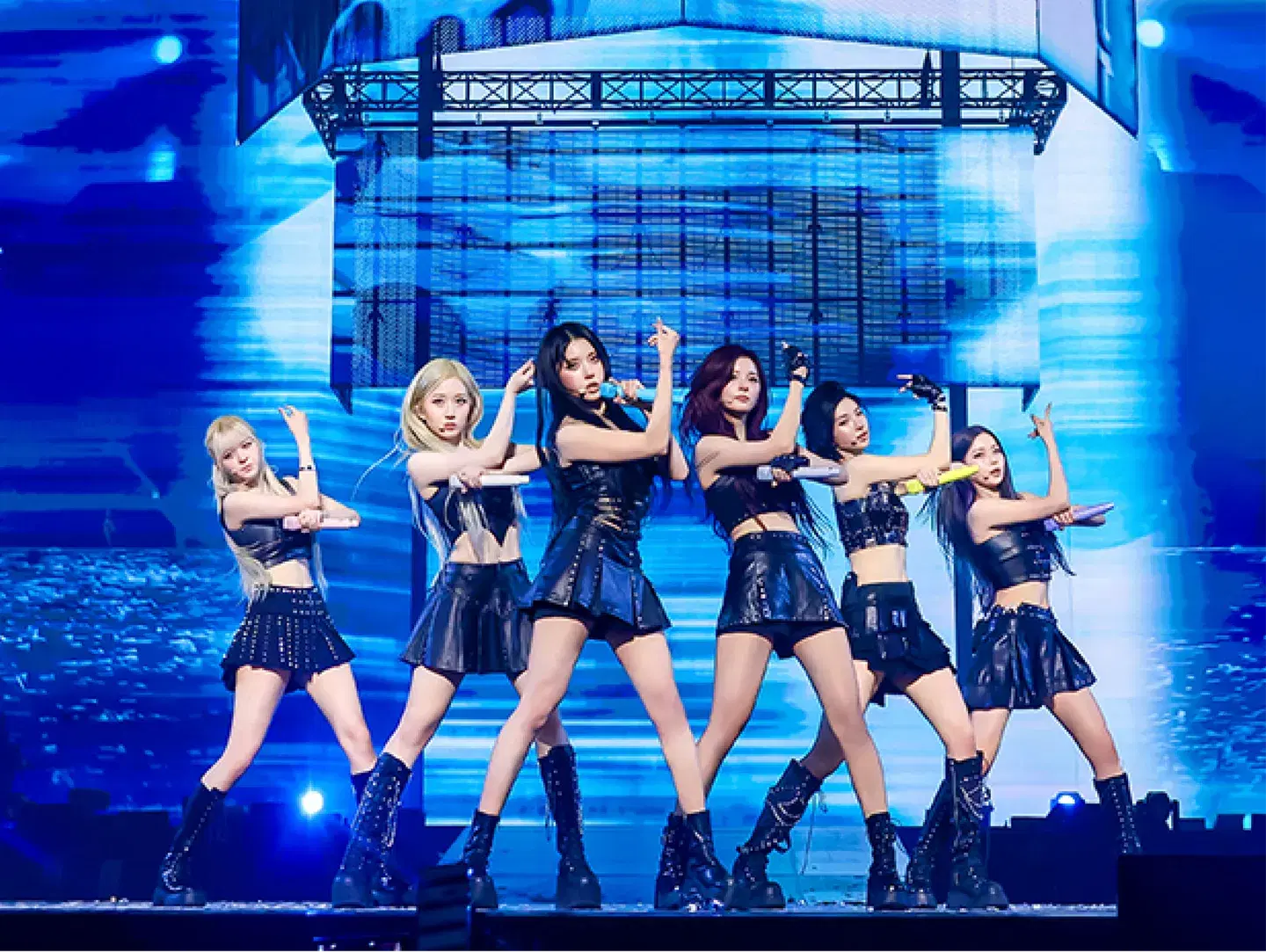 '대세 걸그룹' NMIXX, 오늘(17일) 마드리드서 월드투어 재개! 5개 도시 누비는 첫 유럽 투어 시작!